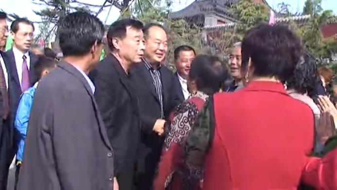 哲人、奇人刘希山回家乡受欢迎